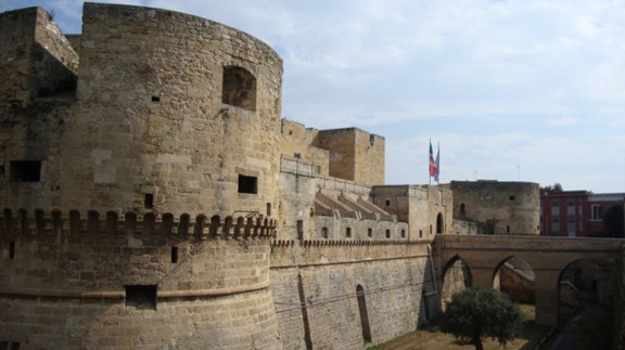 Il Castello Svevo o di Terra